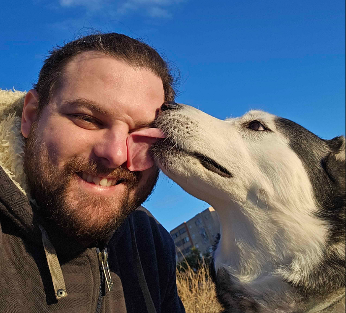 Una foto mía disfrutando un paseo con mi perrita.
